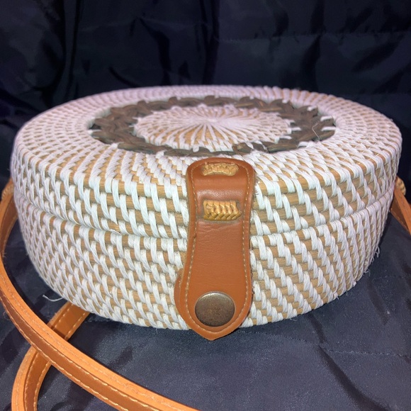 Handmade Round Woven Tan and Brown Crossbody Bag - Picture 5 of 6